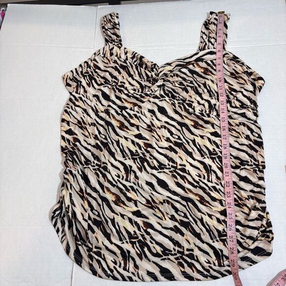 Torrid Studio Knit Sweetheart Twist Crop Top NEW size 4/4X Pristine Stripe Zebra - Picture 15 of 16